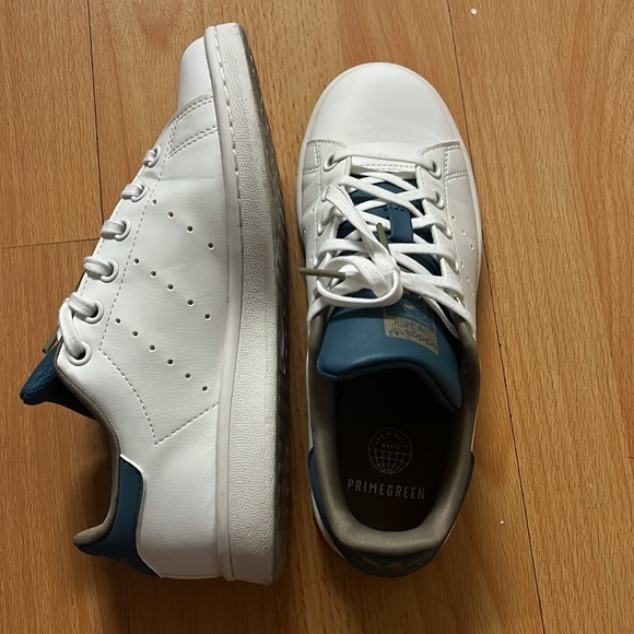 Adidas Stan Smith in White/Blue - Picture 2 of 6
